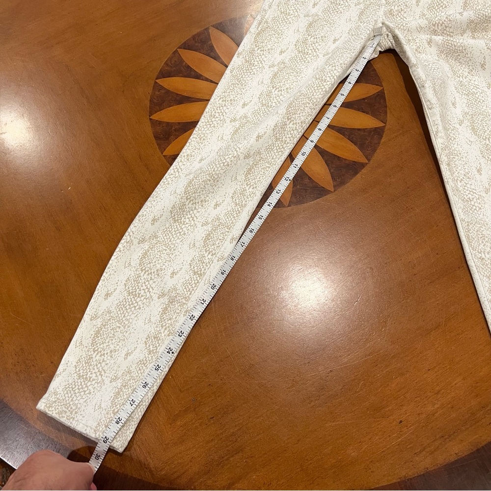 LIKE NEW PAIGE Hoxton Ultra Skinny Jean Sonoran Snakeskin Print‎ 27 White/Tan - Picture 16 of 16